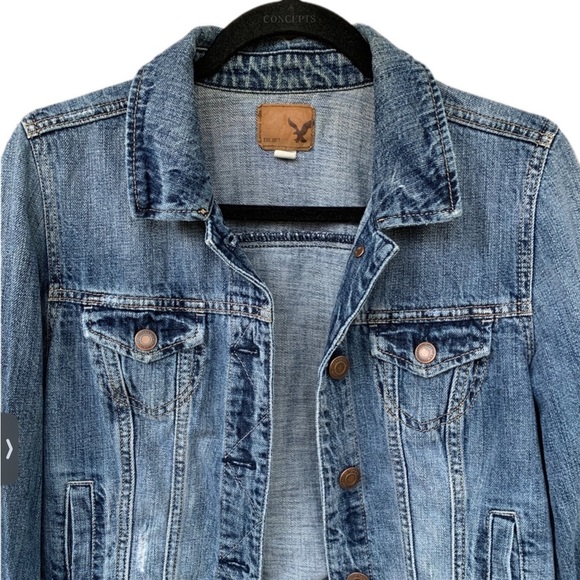 AEO Medium Wash Cropped Denim Jacket Medium - Picture 4 of 6